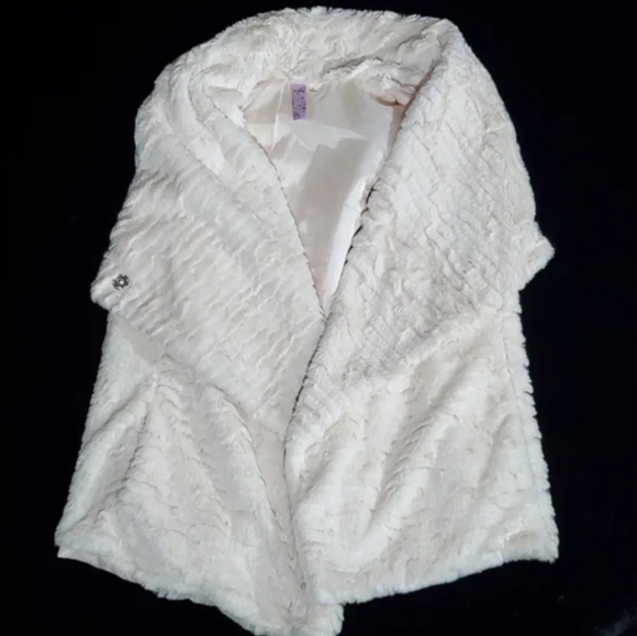 Rewind Faux Fur Button Closure Wrap Vest Size Large - Picture 6 of 16